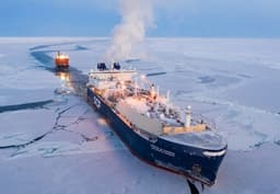 Совкомфлот получит три новых судна в 2025 году: ССК «Звезда» готовит к сдаче танкеры и газовозы ледового класса