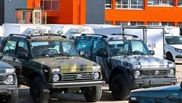 Lada Niva Bronto and Lada Niva Legend are actively painted in "Borneo" camouflage color