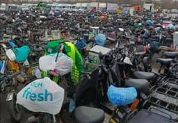 В Москве прошли масштабные рейды против курьеров на мощных электробайках — они обязаны иметь водительские права