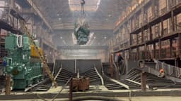 Главный двигатель погрузили на арктический сухогруз проекта RSD59ARC