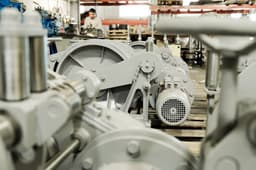 Помогают российским судостроителям: KMZ изготовит кронштейны гребного вала для катера