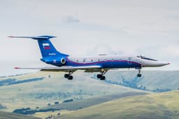 «Черная жемчужина» самолёт Ту-134УБЛ встретился с американским F-16 в небе: редкие кадры попали в Сеть