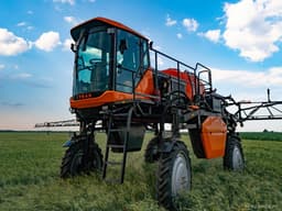 With dynamic clearance: "TUMAN-4" self-propelled sprayer rolled off the assembly line of "Pegas-Agro" enterprise