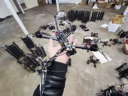 Десятки новых оптоволоконных дронов «Гортензия» поступили военным: дальность поражения до 30 км