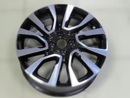 Появилось фото легкосплавных дисков для Lada Granta Cross: дизайн от Xray