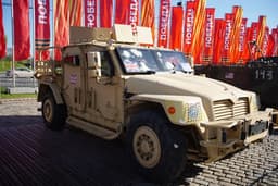 Танки Abrams и Leopard, БМП Bradley, гаубица M777: в Москве открылась выставка с трофейным западным оружием