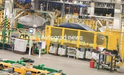 Роботы на доварке, сваркой занимают люди: стало известно, как происходит сборка кузовов для автомобилей Lada Iskra