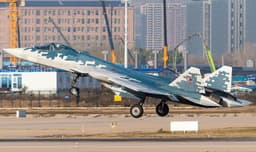 Новейший истребитель Су-57 получил две боковые антенны, дополняющие РЛК  переднего обзора