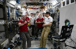 Россия передала ключи от МКС американцам
