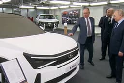 Обе модели станут флагманскими: в АвтоВАЗе назвали сроки запуска новых Lada B+Cros и Lada В-Van 