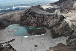 Залезли в самое жерло: учёные «просветили» кратер активного вулкана на Камчатке