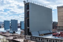 Последний блок дока-понтона «Амурец» вывели из цеха в Комсомольске-на-Амуре