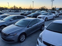 Скидки на автомобили достигают 50%: российские дилеры продолжают предлагать машины с большой выгодой