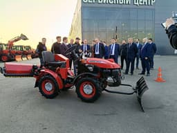 Беларус 112И-01: в Москве представили первый мини-трактор с системой автопилота и дистанционного управления