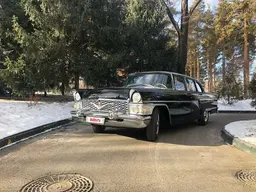 Советская легенда с «автоматом»:  редкая «Чайка» ГАЗ-13 1959 года выпуска продается в Казахстане