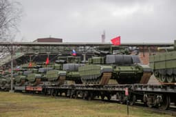 «Уралвагонзавод» отправил военным партии модернизированных танков Т-72Б3М и Т-90М «Прорыв»