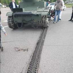 Легендарный танк Т-26 «разулся» в центре Стерлитамака: простоял на проезжей части всю ночь