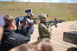 «Калашников» впервые представил новейшие укороченные автоматы АК-12К и АК-12СК