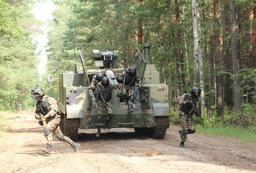 Устарел, не выйдя в бой: новый бронетранспортер БТ-3Ф унаследовал минусы БМП-3 и не отвечает требования времени?