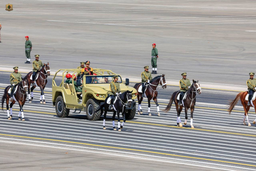 На параде в Ливии засветились российские ЗРК «Панцири» и броневики «Тигр»