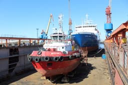 Теплоход «Давид Пашаев» и буксир «Муромец» отправили на доковый ремонт в Архангельск