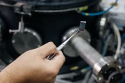 Керамика нового поколения для авиадвигателей: в ТПУ разработали покрытие, которое выдерживает 1100 °C и не окисляется