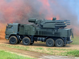 Российские ЗРК «Панцирь» и танки Т-90МС приковали внимание всего мира