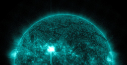 На Солнце 15 июня произошла мощнейшая за месяц вспышка 