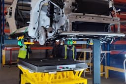 Монтаж конвейера для электромобиля «Атом» завершён