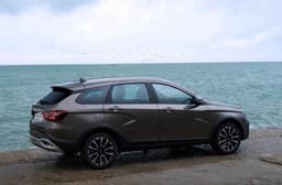 АвтоВАЗ столкнулся с избытком автомобилей: запасы Lada на складах достигли рекорда