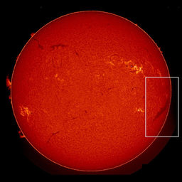 Солнце выплюнуло гигантский протуберанец в сторону Земли