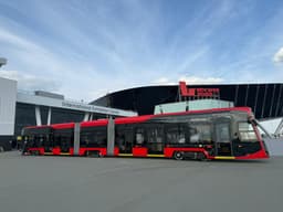 Новый трёхсекционный трамвай представила «Синара» в Екатеринбурге: вмещает до 308 человек