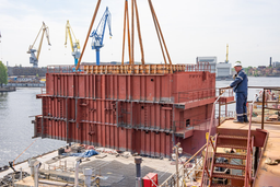 Жилые надстройки весом 300 т установили на новейший атомоход «Чукотка»