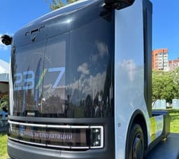 Экономичный, маневренный и футуристичный: беспилотный тягач Navio L5 показали живьём