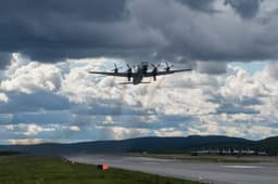 Советские противолодочные самолёты Ил-38 искали подлодки условного противника в Баренцевом море