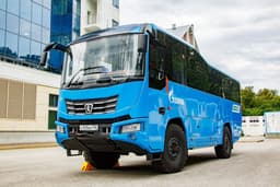 Вахтовый автобус-вездеход КАМАЗ-6250 с полным приводом поступил в эксплуатацию
