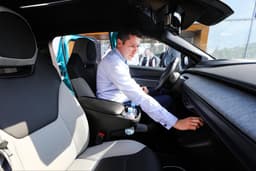 Тест-драйв по-министерски: Алиханов проверил мощности «КАМА» и прокатился на электромобиле «Атом»