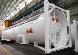 Позволяет перевозить до 18 т продукции: новые облегченные 40-футовые контейнеры-цистерны КЦ-44/1,8 поставили заказчику