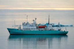 Научная экспедиция АПУ-2025 в Арктике тестирует магнитный метод сбора вирусов из воды