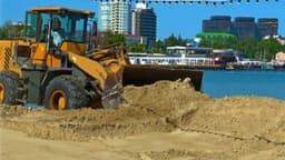 В Анапе разбирают вал, защищавший побережье от мазутного шлейфа с танкера «Волгонефть-212»