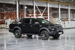 С 224-сильным двигателем: УАЗ начал выпуск рамного внедорожника Sollers ST9 с корнями Toyota