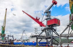 The "Narval" crane was delivered to the Murmansk fishing port by "SMM" company