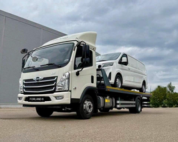 Представлен первый в России эвакуатор со сдвижной платформой на шасси Forland 8