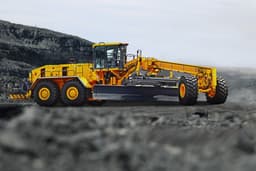 С 600-сильным дизельным двигателем: новый карьерный грейдер БЕЛАЗ-79770 обкатали в Кузбассе