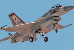 США перекрасили истребитель F-16 в цвета Су-57 для имитации российского нападения