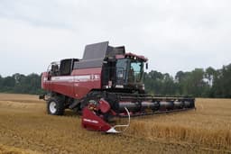 "Strong machine!": Texler took a ride on the GS2124 universal combine harvester from Gomselmash