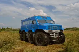 With Two 350-Liter Fuel Tanks: Zvezda Company Releases First Arctic Amphibious Bus