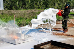 Успеть за 6 минут: в МЧС рассказали об особенностях тушения электроавтомобилей