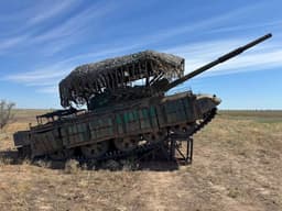 Полувековой танк Т-62 стал самоходкой благодаря фермовому порогу: дальность огня выросла в два раза