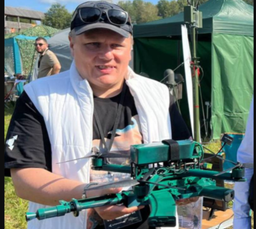 Руководитель НПЦ «Ушкуйник» Алексей Чадаев показал фото летающего автомата Калашникова